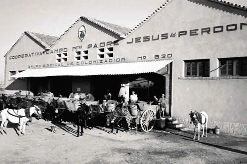 Antigua imagen de la Cooperativa Jesús del Perdón de Manzanares. Fuente: ayeryhoyrevista.com