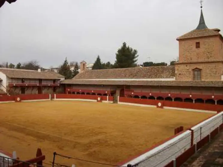 Ermita y plaza de toros de las Virtudes. Fuente: cultura.castillalamancha.es