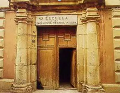 Escuela de Ingenier&iacute;a T&eacute;cnica Minera. Fuente: etsimenciu.wikidot.com
