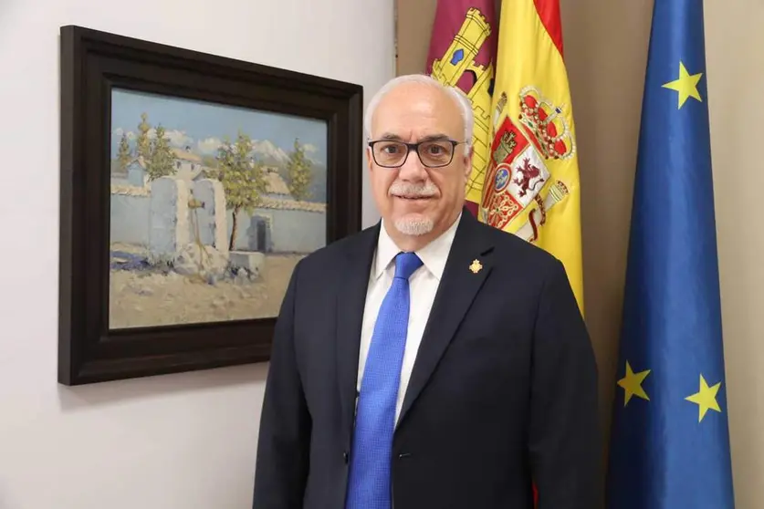 juli&aacute;n-nieva