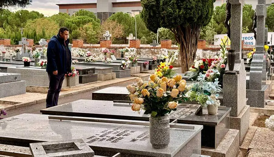 miguel-herv&aacute;s-cementerio-2