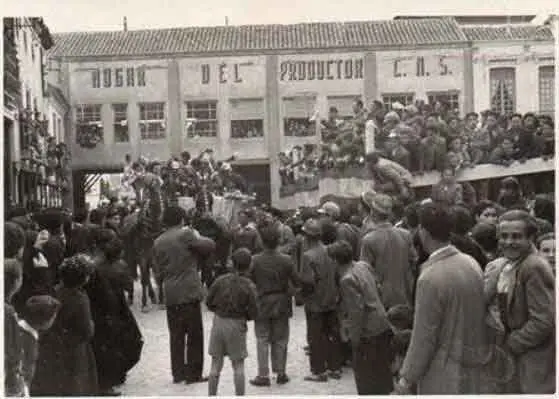 Momento del Ofertorio herenciano en los a&ntilde;os 50. Fuente: carnavaldeherencia.es