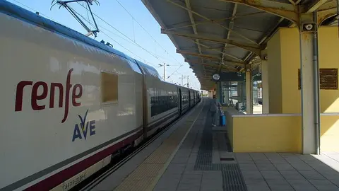 1024px-Ciudad_Real_-_Estaci&oacute;n_de_Adif_1