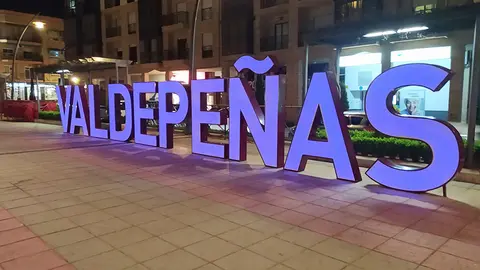 Valdepe&ntilde;as se iluminar&aacute; de morado este jueves, 12 de mayo, con motivo del D&iacute;a Mundial de la Fibromialgia y del S&iacute;ndrome de Fatiga Cr&oacute;nica