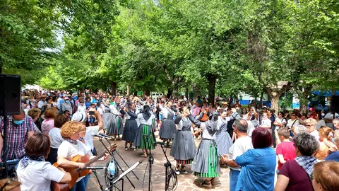 SAn Isidro, bailes asociaci&oacute;n Flor de Rivera