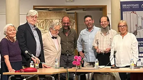 Gianna Prod&aacute;n, Fernando Fern&aacute;n G&oacute;mez (hijo del c&eacute;lebre actor y director y de Mar&iacute;a Dolores Pradera), Jos&eacute; Fernando S&aacute;nchez Ruiz (el que fue creador y director del Patronato Municipal de Cultura) y la tambi&eacute;n cr&iacute;tica Julia S&aacute;enz Angulo integraban esta segunda mesa.