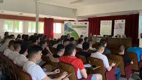 Alumnos de grado medio y grado superior de ciclos formativos del IES Gregorio Prieto participaban en &lsquo;Redes de Intercambio y Cooperaci&oacute;n de Instituciones para la Inserci&oacute;n: Las Redes como Aliadas&rsquo;, t&iacute;tulo de la &uacute;ltima de estas jornadas.