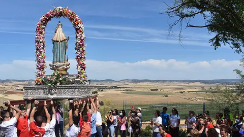 La Ermita de Alarcos ha vuelto a ser el punto de encuentro para todos los ciudadanos que han querido acompa&ntilde;ar a la virgen en su d&iacute;a.