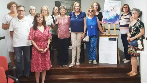 Ayer en el Club de Lecturas de Almod&oacute;var del Campo, al que pertenecen Carmen de Gregorio y Aurora Rey, durante la lectura de 'La ni&ntilde;a que so&ntilde;aba en azul'