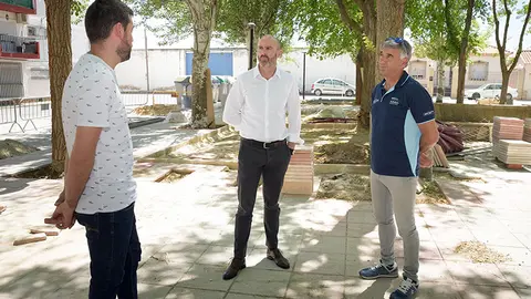 Tanto el arquitecto t&eacute;cnico municipal, Valent&iacute;n T&eacute;bar, como el encargado de obras municipal, Armando Serrano, informaron al alcalde que las obras est&aacute;n dentro de los plazos iniciales.
