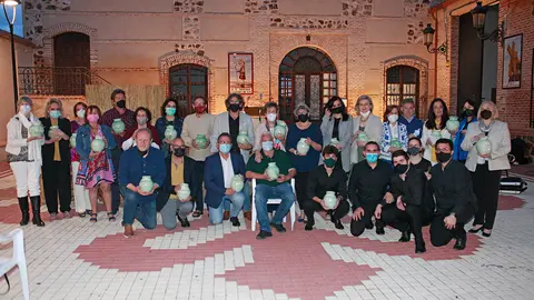 Foto de familia de participantes en el XII Encuentro Oretania de Poetas en Calzada de Calatrava