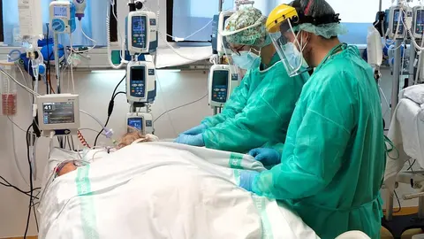 EuropaPress_4229693_uci_enfermo_hospitalizado_covid