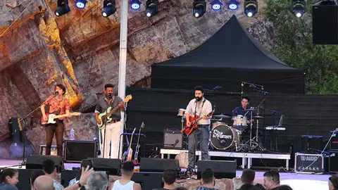 Desde las 19:00h tuvo lugar una molienda tradicional y con el ocaso, comenz&oacute; el concierto del grupo madrile&ntilde;o Tangerine Flavour&nbsp; al que sigui&oacute; The Fatty Farmer.