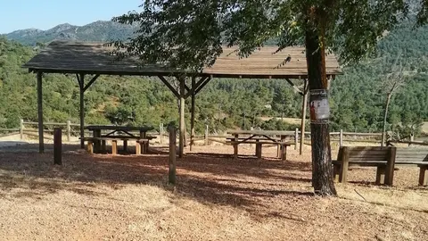 Merendero paisaj&iacute;stico ejecutado por el Ayuntamiento en Minas del Horcajo