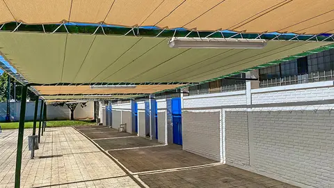 Entoldados junto a la zona de vestuarios