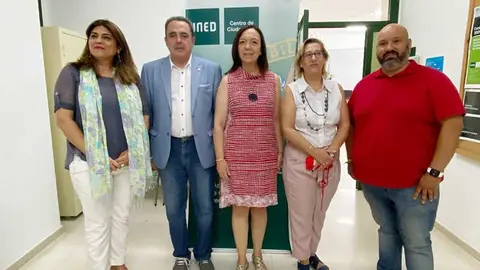 As&iacute; lo daba a conocer&nbsp;la alcaldesa alcazare&ntilde;a junto con el director de la UNED en Ciudad Real, Pedro Jes&uacute;s S&aacute;nchez, durante la inauguraci&oacute;n de los Cursos de Verano que han comenzado con el Curso Inteligencia Emocional.