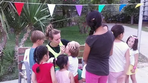 Los ni&ntilde;os y ni&ntilde;as a partir de 5 a&ntilde;os podr&aacute;n participar activamente en los juegos y din&aacute;micas que los monitores est&aacute;n preparando para ellos.