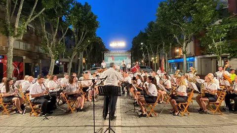 La Asociaci&oacute;n Banda de M&uacute;sica de Alc&aacute;zar de San Juan, presentaba ayer en Escenarios de Verano &ldquo;Homenaje al Pasodoble&rdquo;.