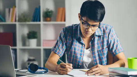estudiar-online-en-casa-para-universitarios