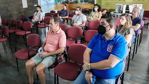 Varios de los asistentes, al inicio de la sesi&oacute;n