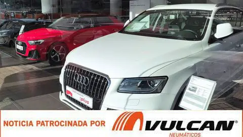Turismos expuestos en un concesionario