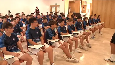 El concejal de Deportes, Javier Ortega,&nbsp;manifestaba que estos campus sirven adem&aacute;s&nbsp;para conocer la ciudad, puesto que tanto los ni&ntilde;os como los padres que los acompa&ntilde;an suelen aprovechar para hacer turismo por Alc&aacute;zar.