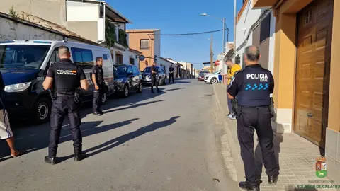 EuropaPress_4597976_detenidas_dos_personas_otras_varias_detectadas_situacion_irregular_control