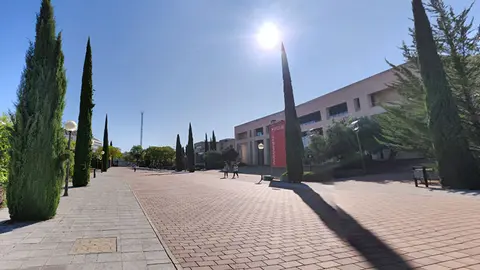 Se establece tres tipos de becas, una beca m&aacute;xima de 2.000 euros, una beca media de 1.000 euros y una beca m&iacute;nima de 500 euros.