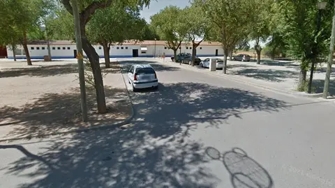 Imagen de la piscina de Argamasilla de Alba en Google Street View