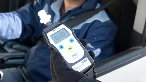 La Polic&iacute;a Local de Argamasilla de Alba a trav&eacute;s de la realizaci&oacute;n de controles aleatorios a cualquier hora del d&iacute;a y lugar de la localidad.