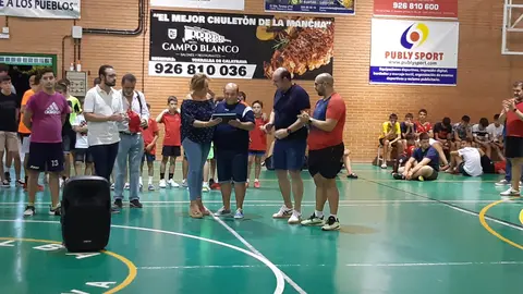 Marat&oacute;n f&uacute;tbol sala, homenaje Cupido