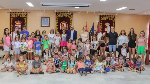 Posado en el sal&oacute;n plenario