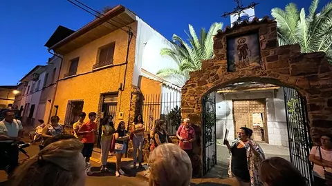 Cerca de 300 personas acudieron a estas rutas, que comenzaron ofreci&eacute;ndose durante 3 d&iacute;as a partir de las 21 horas, pero que, ante la gran demanda, tuvieron que ampliar hasta llegar a siete.