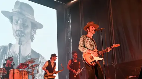El cantante actu&oacute; en la Plaza de Toros de la localidad haciendo vibrar al p&uacute;blico con un potente espect&aacute;culo visual.