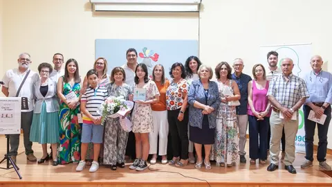 -Con voz de mujer, foto de familia