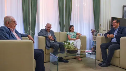EuropaPress_4681529_presidente_diputacion_ciudad_real_jose_manuel_caballero_reunido_miembros