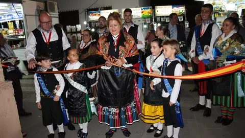 inauguraci&oacute;n fiestas, corte de cinta