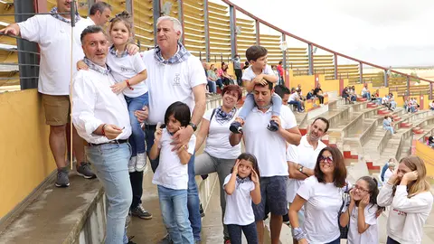 Esperando ya el izado del cohete