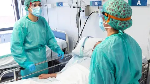 EuropaPress_3917639_positivo_covid_sanitario