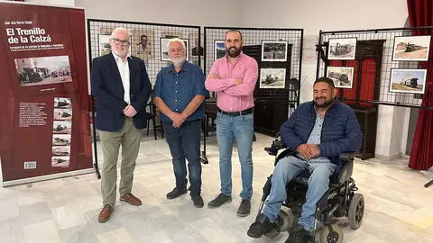 Un momento durante la inauguraci&oacute;n de la exposici&oacute;n sobre El Trenillo de la Calz&aacute;