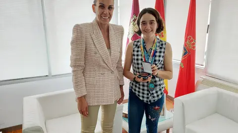 Recibimiento a ganadora pesca infantil 00