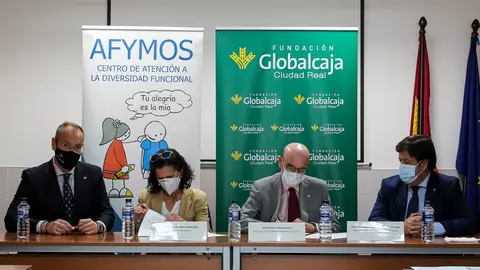 Firma convenio Fundaci&oacute;n Globalcaja Ciudad Real - AFYMOS