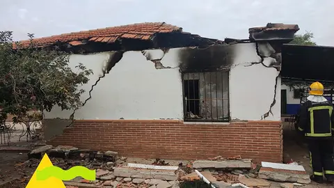 Incendio de la casa de Argamasilla implicada en el reciente tiroteo.