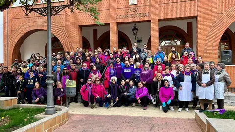 Foto de familia de participantes en la cita deportiva