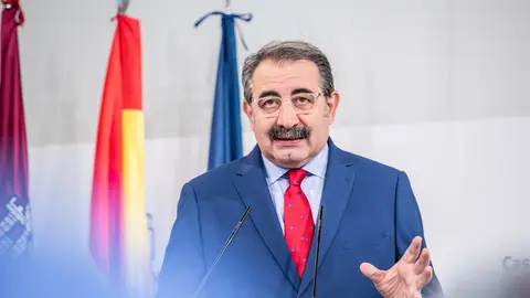 Toledo, 9 de mayo de 2022.- El consejero de Sanidad, Jes&uacute;s Fern&aacute;ndez Sanz, ha informado en rueda de prensa en el Palacio de Fuensalida, de asuntos del Consejo de Gobierno relacionados con su departamento. (Fotos: D. Esteban Gonz&aacute;lez // JCCM)