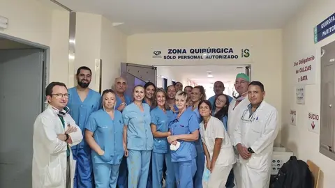 EuropaPress_4860087_profesionales_traumatologia_hospital_santa_barbara_puertollano_realizan
