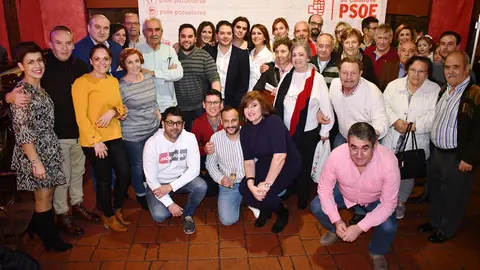 Imagen de Triguero con algunos de los militantes de Pozuelo