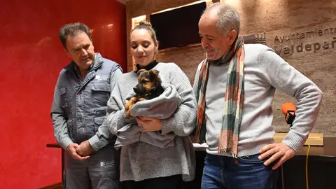 EuropaPress_4891385_centro_municipal_canino_valdepenas_vuelve_animar_adopcion_navidad