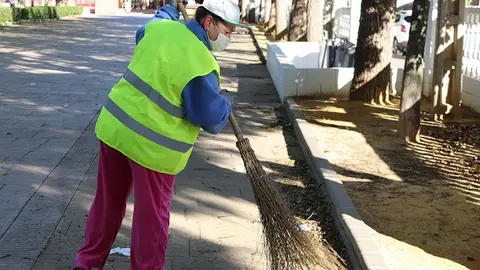 EuropaPress_3706437_trabajadores_paro_empleo_plan_empleo