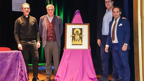 Juan Carlos Torres, Jos&eacute; Lozano, Jaime Rosa y Rub&eacute;n Monroy, junto al cartel de la II Feria Cofrade-Arte Sacro 'Ciudad de Almod&oacute;var del Campo'